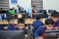 Đại diện Ban tổ chức tham quan khu vực thi đấu hưởng ứng Giải cờ vua thiếu nhi Việt Nam năm học 2025-2026.