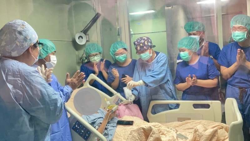 Bệnh nhi được điều trị thành công theo liệu pháp CAR-T cell. (Ảnh: BVCC)