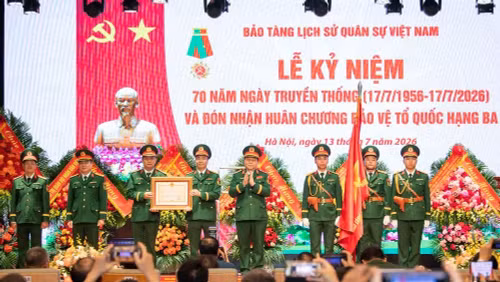 70-nam-bao-tang-qs-5822-3772.jpg