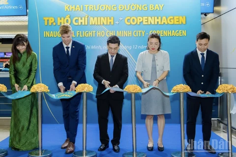 Vietnam Airlines cắt băng khai trương đường bay Thành phố Hồ Chí Minh-Copenhagen với sự tham gia của đại diện các đơn vị liên quan.