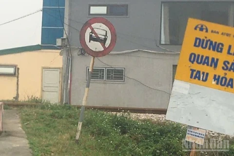 Vị trí lối đi tự mở qua đường sắt tại km323+850 trên tuyến đường sắt bắc-nam.