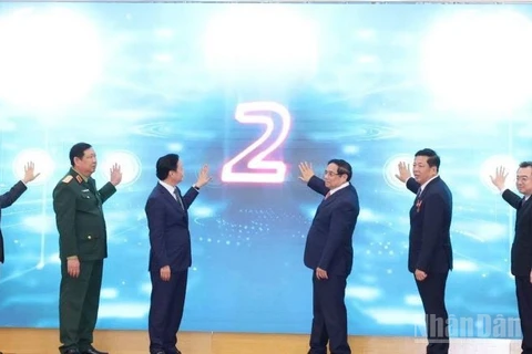 Thủ tướng Phạm Minh Chính, Phó Thủ tướng Trần Hồng Hà, Trưởng Ban Chính sách, Chiến lược Trung ương Nguyễn Thanh Nghị, Bộ trưởng Xây dựng Trần Hồng Minh,... thực hiện nghi lễ phát lệnh vận hành các nền tảng số trọng điểm ngành Xây dựng.