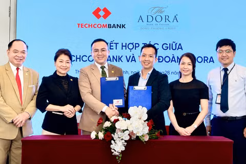 Đại diện 2 doanh nghiệp tham gia ký kết hợp tác. (Ảnh: CTV)