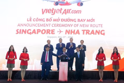 Trước sự chứng kiến của Tổng Bí thư, Chủ tịch nước Tô Lâm cùng lãnh đạo cấp cao Việt Nam và Singapore, Vietjet chính thức công bố đường bay thẳng kết nối Nha Trang với Singapore.