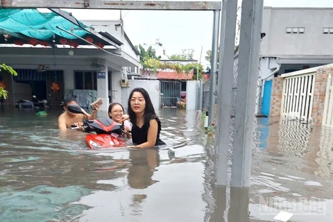Ngập lụt khiến đời sống dân sinh bị tác động rất lớn. 