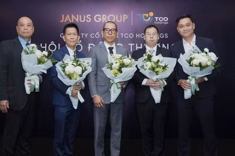 Ban Hội đồng quản trị mới của Janus Group.