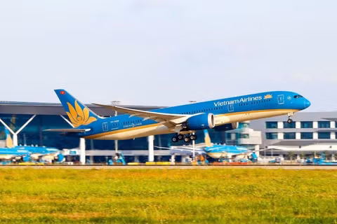 Trong dịp cao điểm Giỗ Tổ Hùng Vương và kỳ nghỉ lễ 30/4-1/5 tới đây, Vietnam Airlines Group dự kiến cung ứng gần 1,12 triệu ghế trên các chuyến bay nội địa và quốc tế, tăng 15,5% so với cùng kỳ năm 2025.