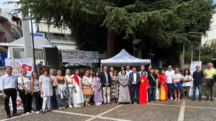 “Ngày Việt Nam Hy Lạp" thu hút sự quan tâm của chính quyền và đông đảo người dân thành phố Edessa, vùng Pella, Hy Lạp. (Ảnh: Đại sứ quán Việt Nam tại Hy Lạp)