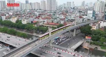 [Video] Tàu điện, xe buýt phát huy hiệu quả, nhanh chóng giải tỏa hành khách Lễ diễu binh, diễu hành