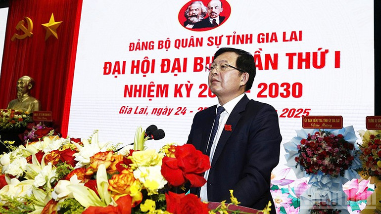 Đồng chí Hồ Quốc Dũng, Ủy viên Trung ương Đảng, Bí thư Tỉnh ủy Gia Lai phát biểu tại đại hội. ndo_br_a2.jpg