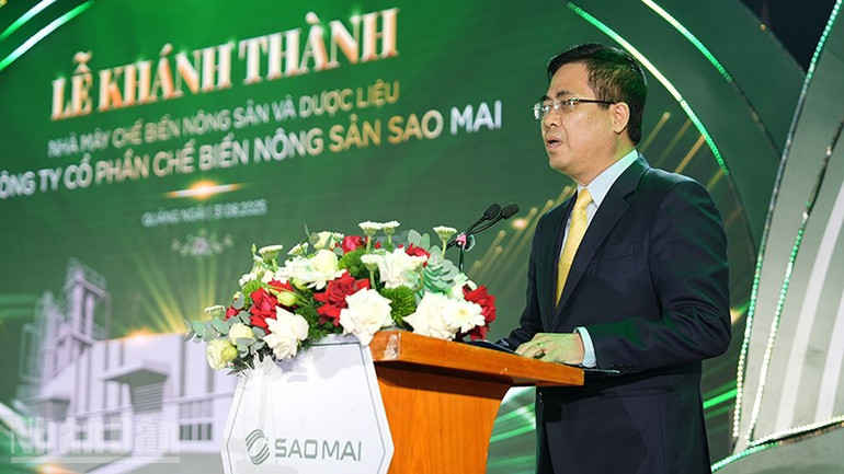 Chủ tịch Ủy ban nhân dân tỉnh Quảng Ngãi Nguyễn Hoàng Giang phát biểu tại buổi lễ. ndo_bl_hvh03254.jpg