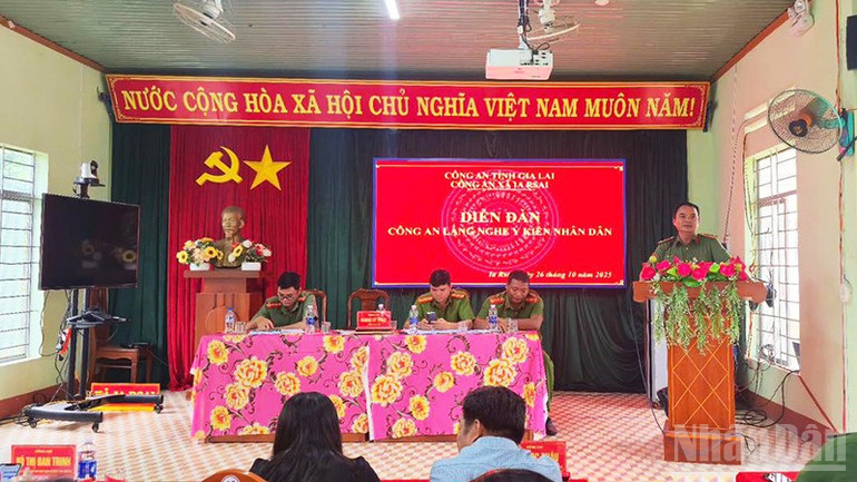 Thượng tá Hoàng Sỹ Thuật phát biểu tại diễn đàn. ndo_br_a3.jpg