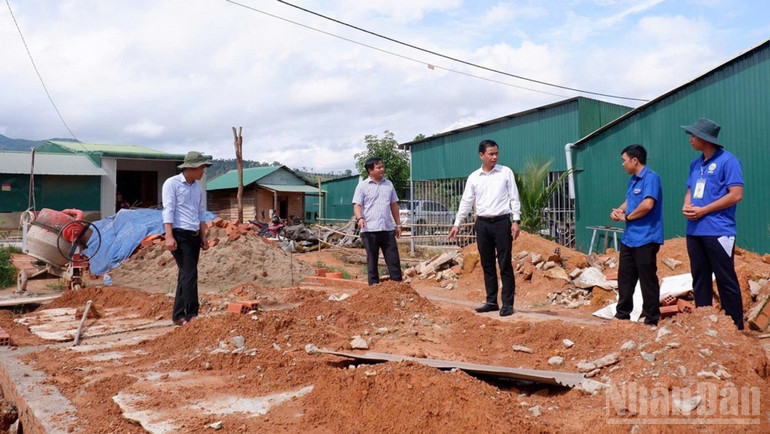 Khảo sát quá trình thực hiện Chương trình xóa nhà tạm, nhà dột nát. ndo_br_anh3.jpg