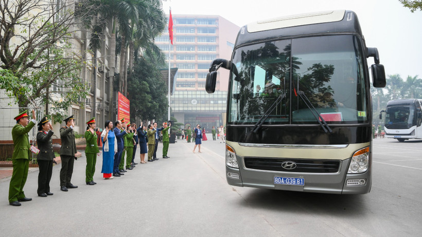 [Ảnh] Ấm áp "Chuyến xe về quê ăn Tết" Xuân Bính Ngọ tại Học viện Cảnh sát Nhân dân