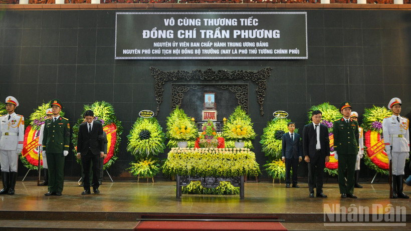Lễ tang cấp Nhà nước nguyên Phó Chủ tịch Hội đồng Bộ trưởng Trần Phương. (Ảnh THẾ ĐẠI)