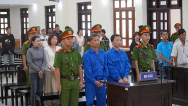 Các bị cáo tại phiên toà.
