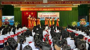 Lễ khai giảng Trường trung học phổ thông Ngô Quyền.