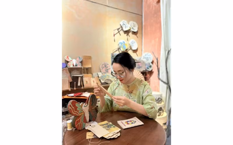 Nghệ nhân Đoàn Thái Cúc Hương.