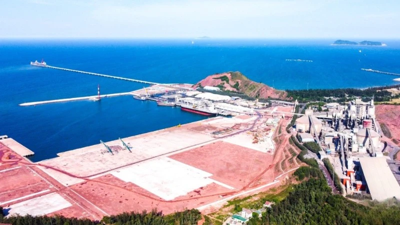 Cảng nước sâu Cửa Lò được chủ đầu tư đề xuất điều chỉnh tăng diện tích đất khu hậu phương cảng thành 32ha, diện tích mặt nước là 150ha.