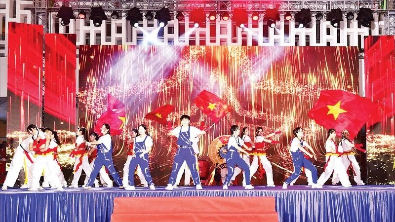 Chương trình “Vũ điệu công nhân thời đại mới” do Liên đoàn Lao động thành phố Hải Phòng tổ chức (tháng 12/2025) mang lại món quà tinh thần ý nghĩa cho đoàn viên, công nhân lao động.