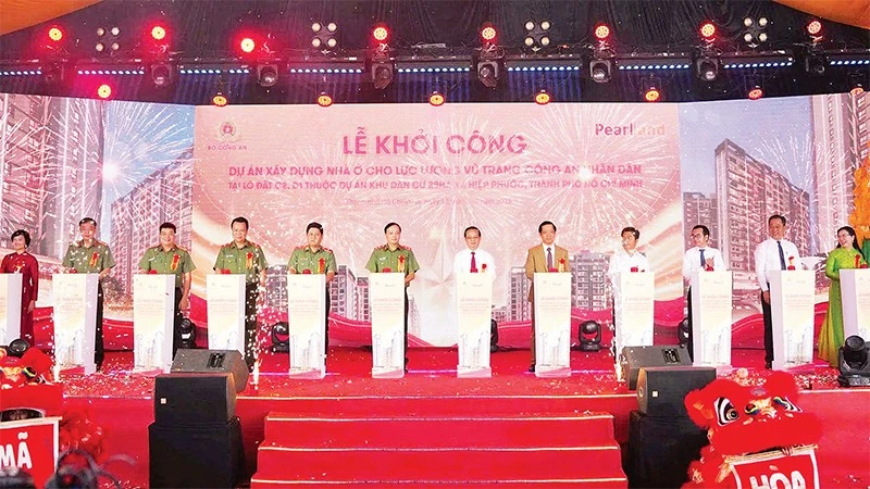  Lễ khởi công dự án nhà ở cho lực lượng vũ trang Công an nhân dân tại lô đất C2, D1 thuộc khu dân cư 28 ha, xã Hiệp Phước. 