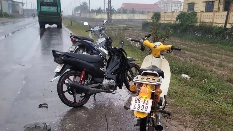 Hiện trường vụ tai nạn làm 3 học sinh thương vong tại xã Trường Phú, tỉnh Quảng Trị sáng 1/12.