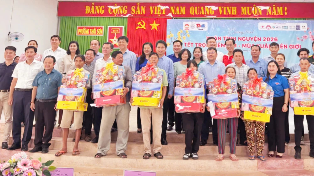 Quang cảnh tặng quà Xuân tình nguyện 2026.