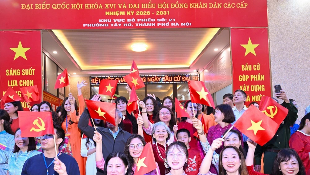 Cử tri Tổ bầu cử số 21 thuộc Đơn vị bầu cử số 7, phường Tây Hồ, Hà Nội.