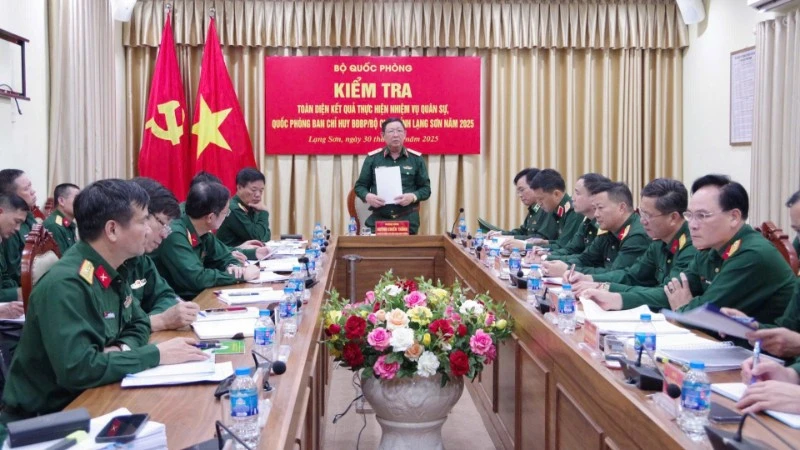 Thượng tướng Huỳnh Chiến Thắng, Ủy viên Trung ương Đảng, Phó Tổng Tham mưu trưởng Quân đội nhân dân Việt Nam phát biểu tại Ban Chỉ huy Bộ đội Biên phòng tỉnh Lạng Sơn.