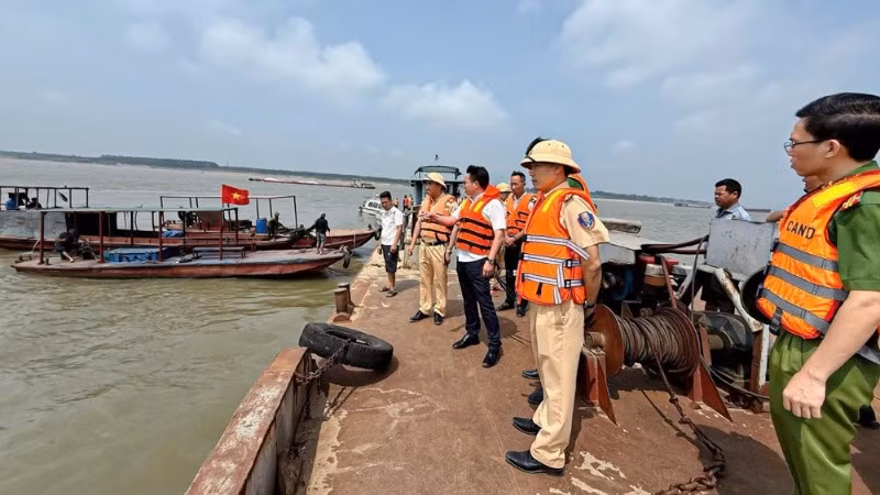Lãnh đạo Công an tỉnh Phú Thọ trực tiếp có mặt tại hiện trường chỉ đạo công tác cứu hộ, cứu nạn.