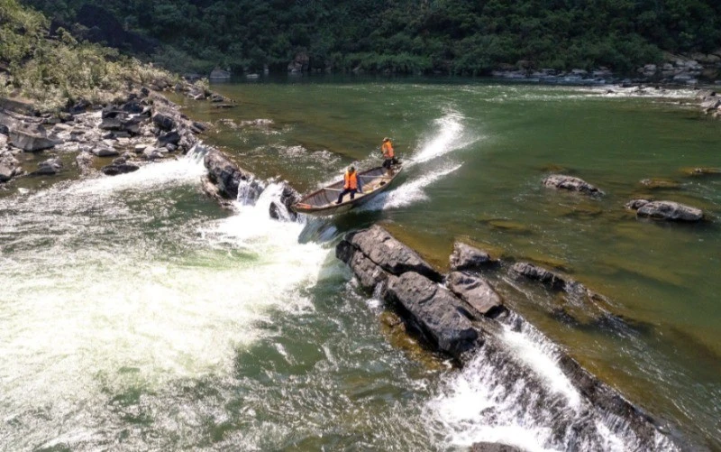 Vượt thác Tam Lu dù nhiều mạo hiểm song mang lại cho du khách sự phấn khích và ấn tượng khó quên.