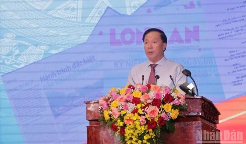 Chủ tịch Ủy ban nhân dân tỉnh Long An Nguyễn Văn Út phát biểu.