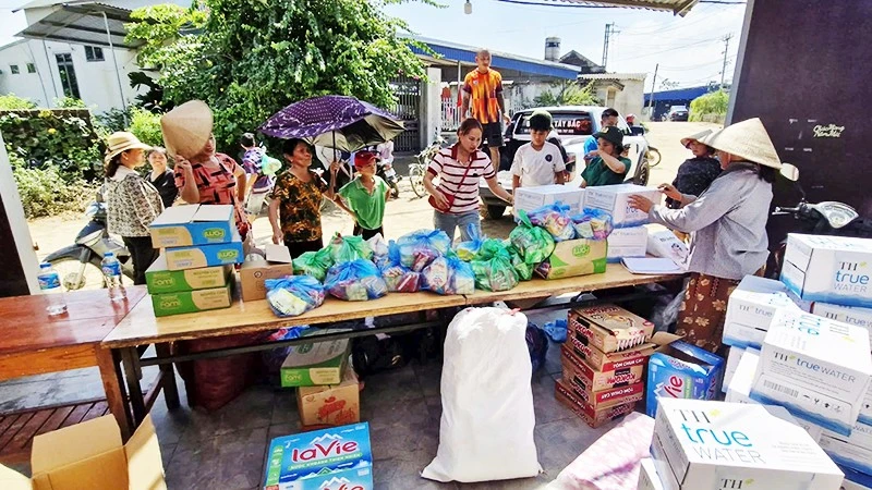 Thời Nay - Trang 1 Nghĩa Đồng Bào Cùng Nhau Vượt Qua Hoạn Nạn.