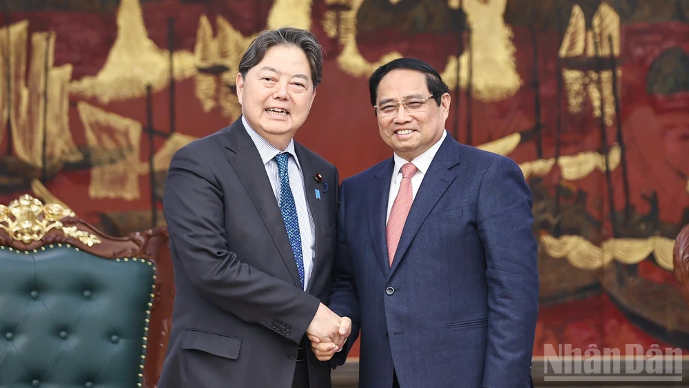 Thủ tướng Phạm Minh Chính và Bộ trưởng Nội vụ và Truyền thông Nhật Bản Hayashi Yoshimasa