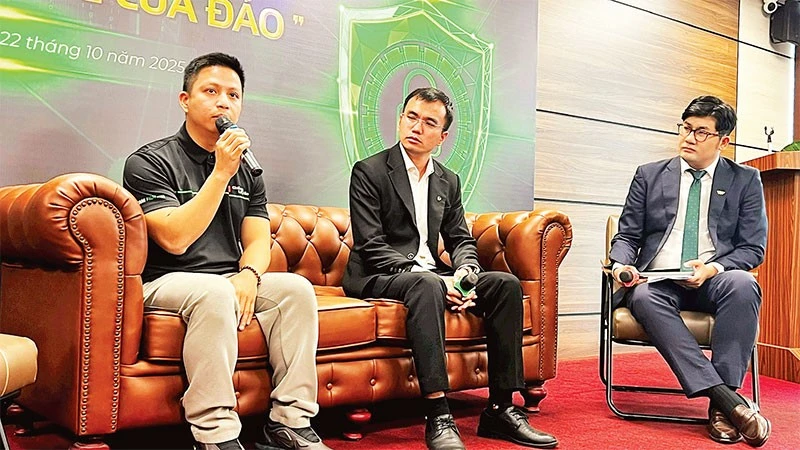 Các chuyên gia an ninh mạng, luật sư trong một cuộc trao đổi về vấn nạn lừa đảo trực tuyến tại Thành phố Hồ Chí Minh.
