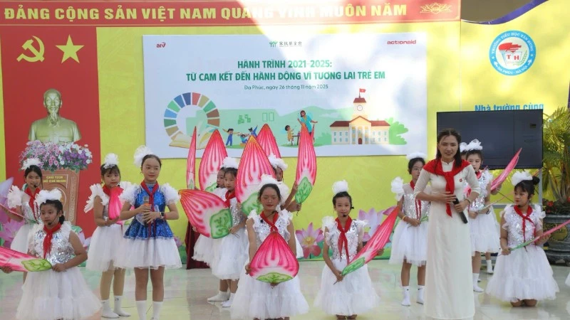 Tiết mục văn nghệ tại buổi tổng kết.