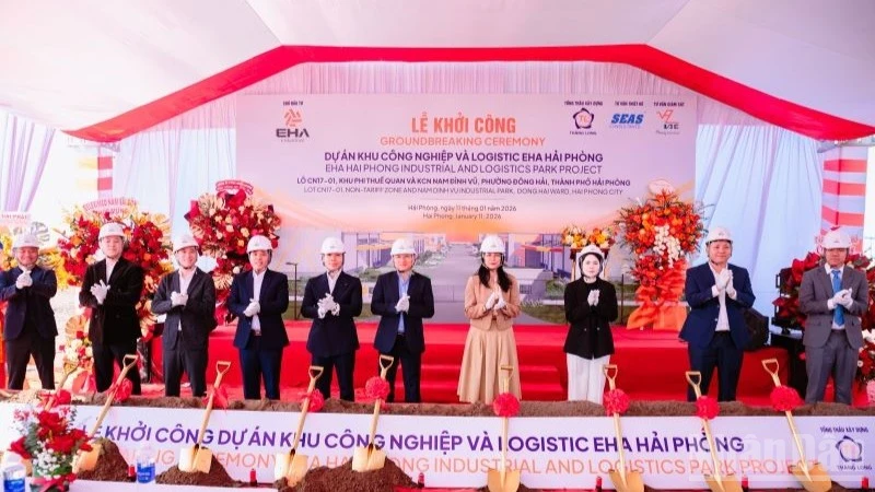 Các đại biểu thực hiện nghi thức khởi công Khu công nghiệp và Logistics EHA Hải Phòng.