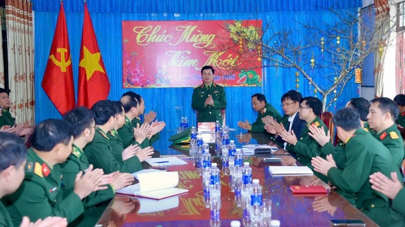 Quang cảnh buổi làm việc. (Ảnh: LÊ THẠCH)