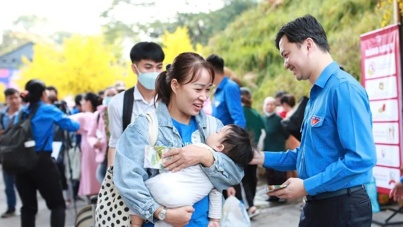 Người lao động về quê đón Tết dịp Tết Ất Tỵ 2025.