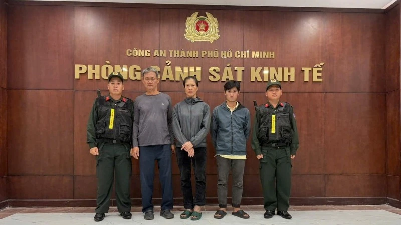 Các đối tượng tại cơ quan chức năng. (Ảnh: Công an cung cấp)