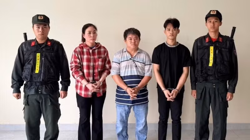 Các đối tượng tại cơ quan chức năng. (Ảnh: Công an cung cấp)