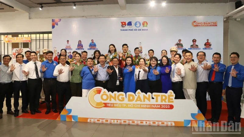Các công dân trẻ tiêu biểu của Thành phố Hồ Chí Minh tại chương trình lễ tuyên dương.