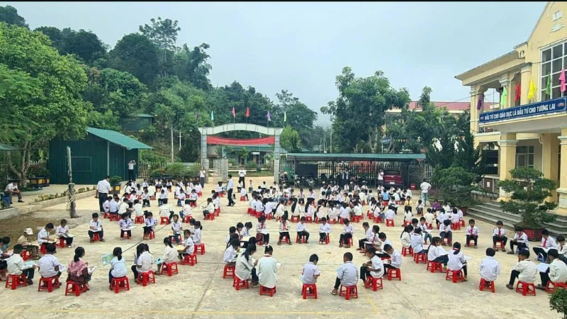 Một giờ học ngoại khóa của Trường phổ thông dân tộc bán trú tiểu học Mù Cả.