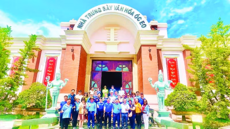 Nhà trưng bày văn hóa Óc Eo trở thành điểm tham quan lý thú cho các nhà nghiên cứu, khảo cổ.