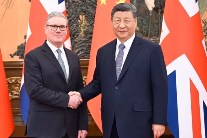 Chủ tịch Trung Quốc Tập Cận Bình hội kiến Thủ tướng Anh Keir Starmer. (Ảnh: Tân Hoa xã)
