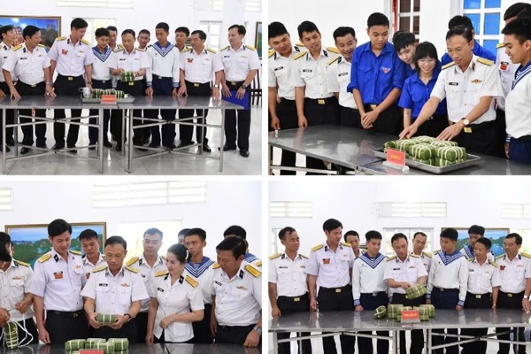 Chuẩn Đô đốc Ngô Văn Thành cùng các đại biểu tham quan sản phẩm tại hội thi. (Ảnh do Vùng 5 Hải quân cung cấp)