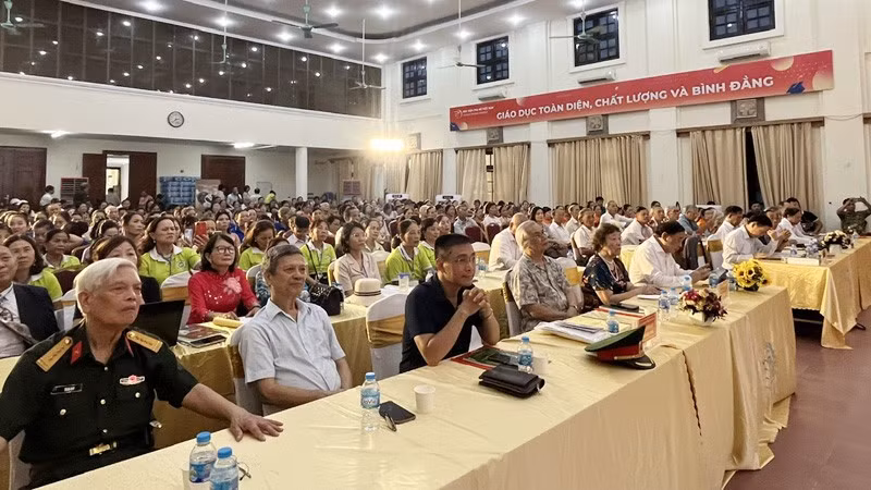 Các đại biểu tham dự hội thảo.