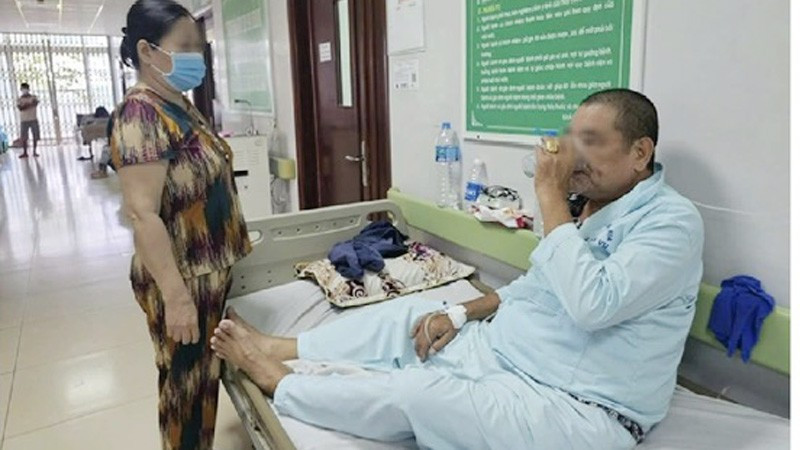 Điều trị bệnh nhân bị ngộ độc thực phẩm tại cơ sở y tế. (Ảnh minh họa)