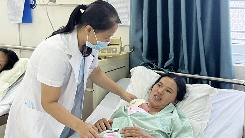 Chăm sóc sức khỏe cho bà mẹ, trẻ em tại Bệnh viện Sản-Nhi Lào Cai.