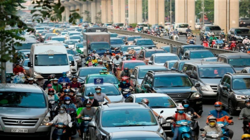 Ô-tô và xe máy đều đang được đưa vào lộ trình kiểm soát khí thải nhằm giảm ô nhiễm không khí.